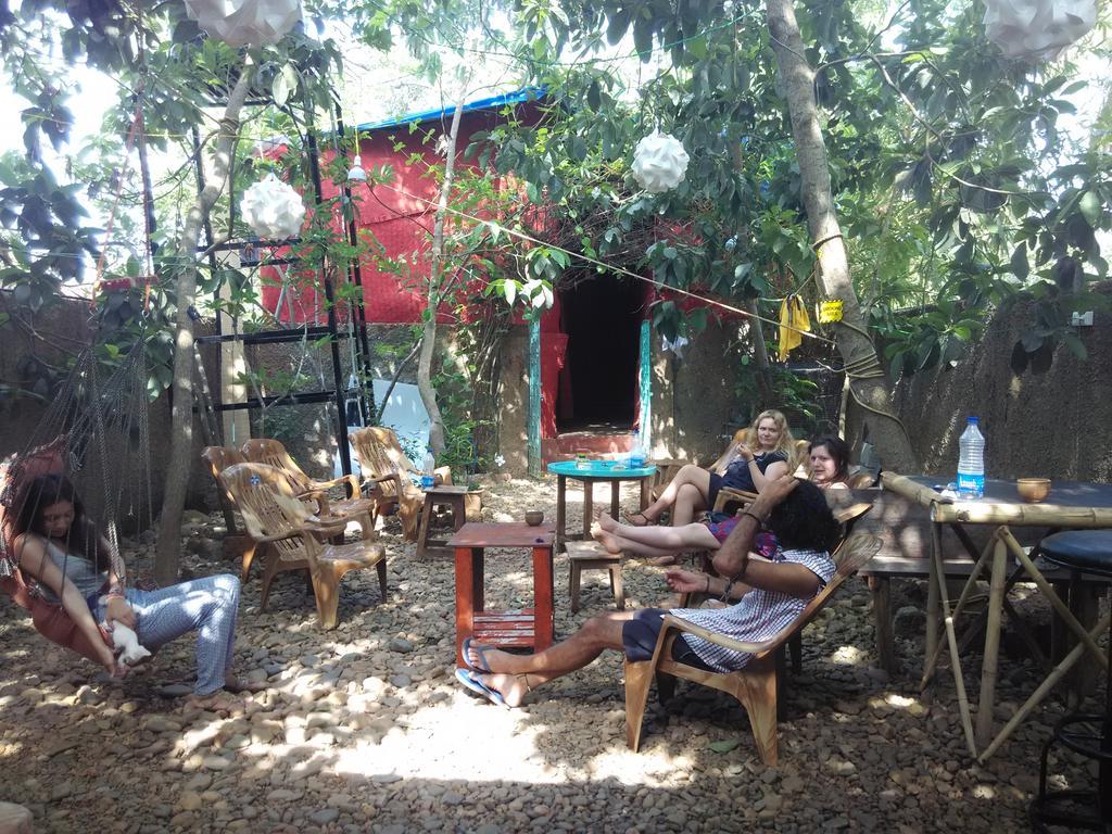Bricks And Bamboo Hostel Anjuna Extérieur photo