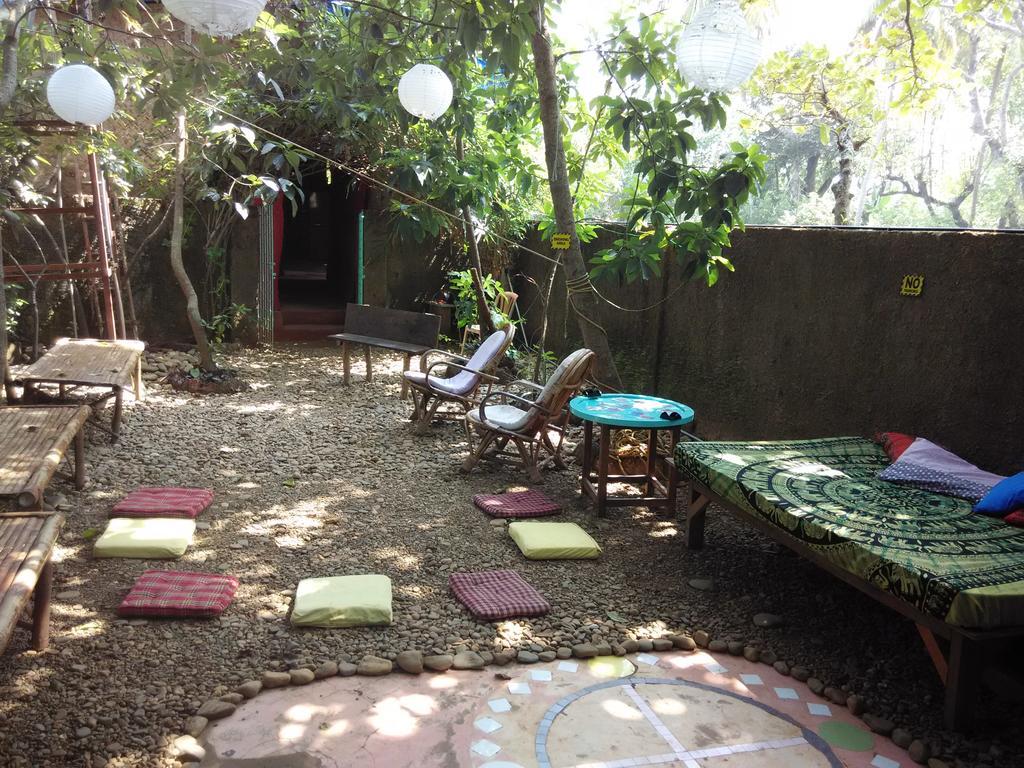 Bricks And Bamboo Hostel Anjuna Extérieur photo