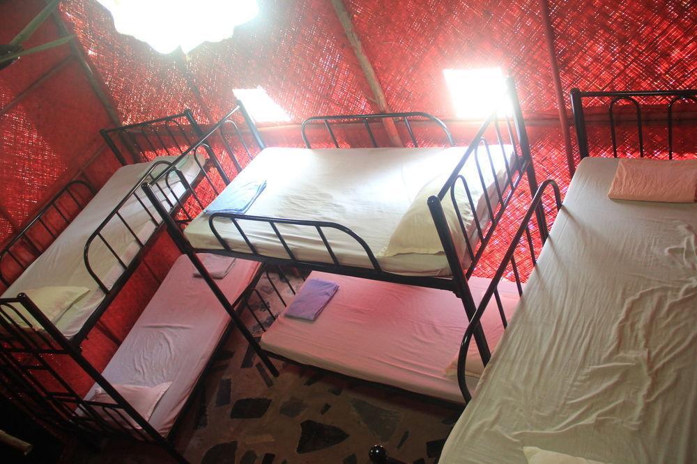 Bricks And Bamboo Hostel Anjuna Extérieur photo