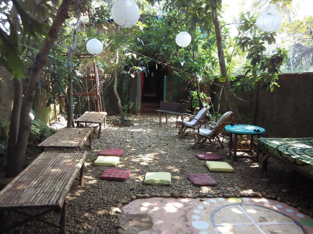 Bricks And Bamboo Hostel Anjuna Extérieur photo