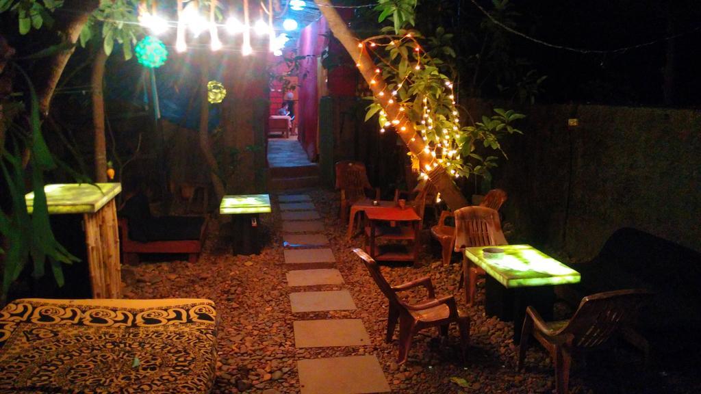 Bricks And Bamboo Hostel Anjuna Extérieur photo