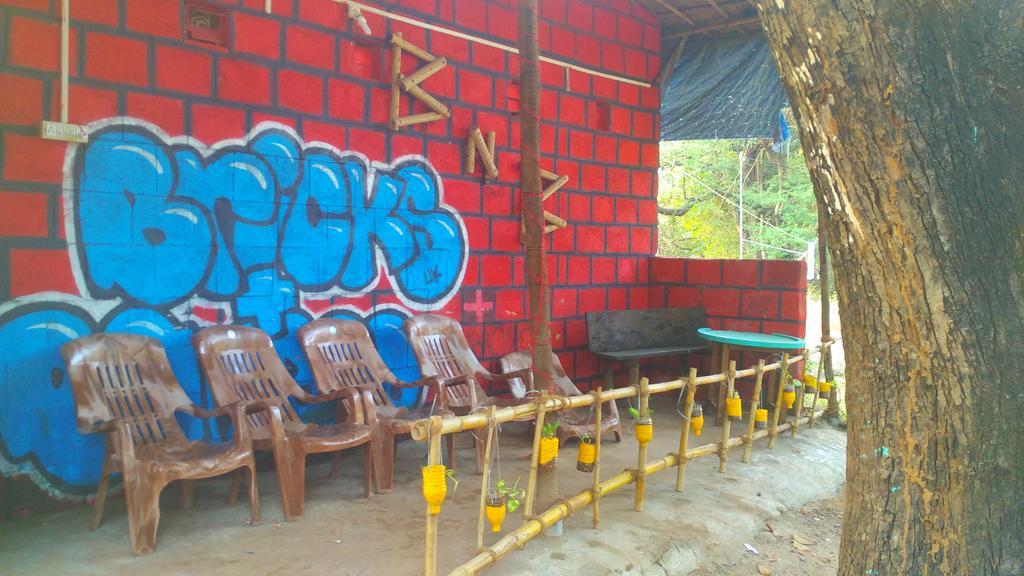Bricks And Bamboo Hostel Anjuna Extérieur photo