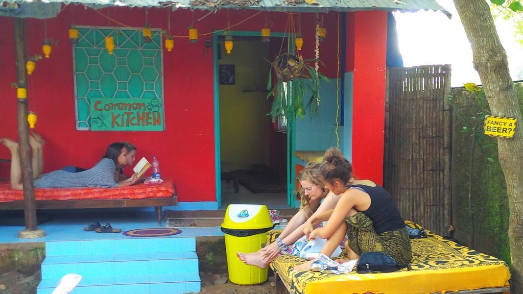 Bricks And Bamboo Hostel Anjuna Extérieur photo