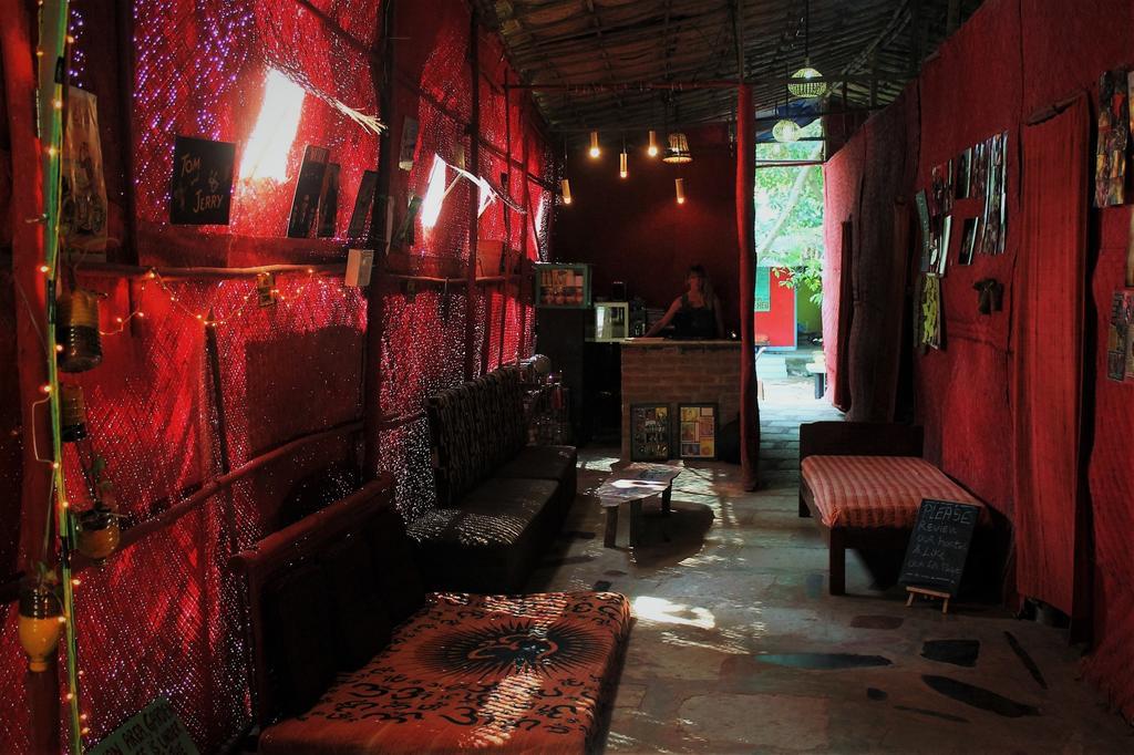 Bricks And Bamboo Hostel Anjuna Extérieur photo
