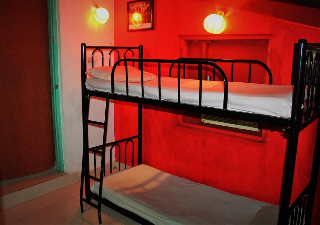 Bricks And Bamboo Hostel Anjuna Extérieur photo