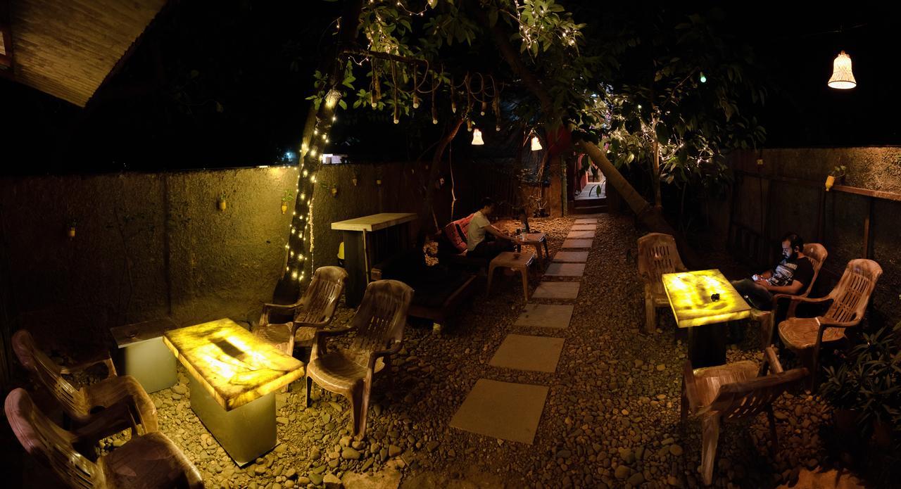 Bricks And Bamboo Hostel Anjuna Extérieur photo