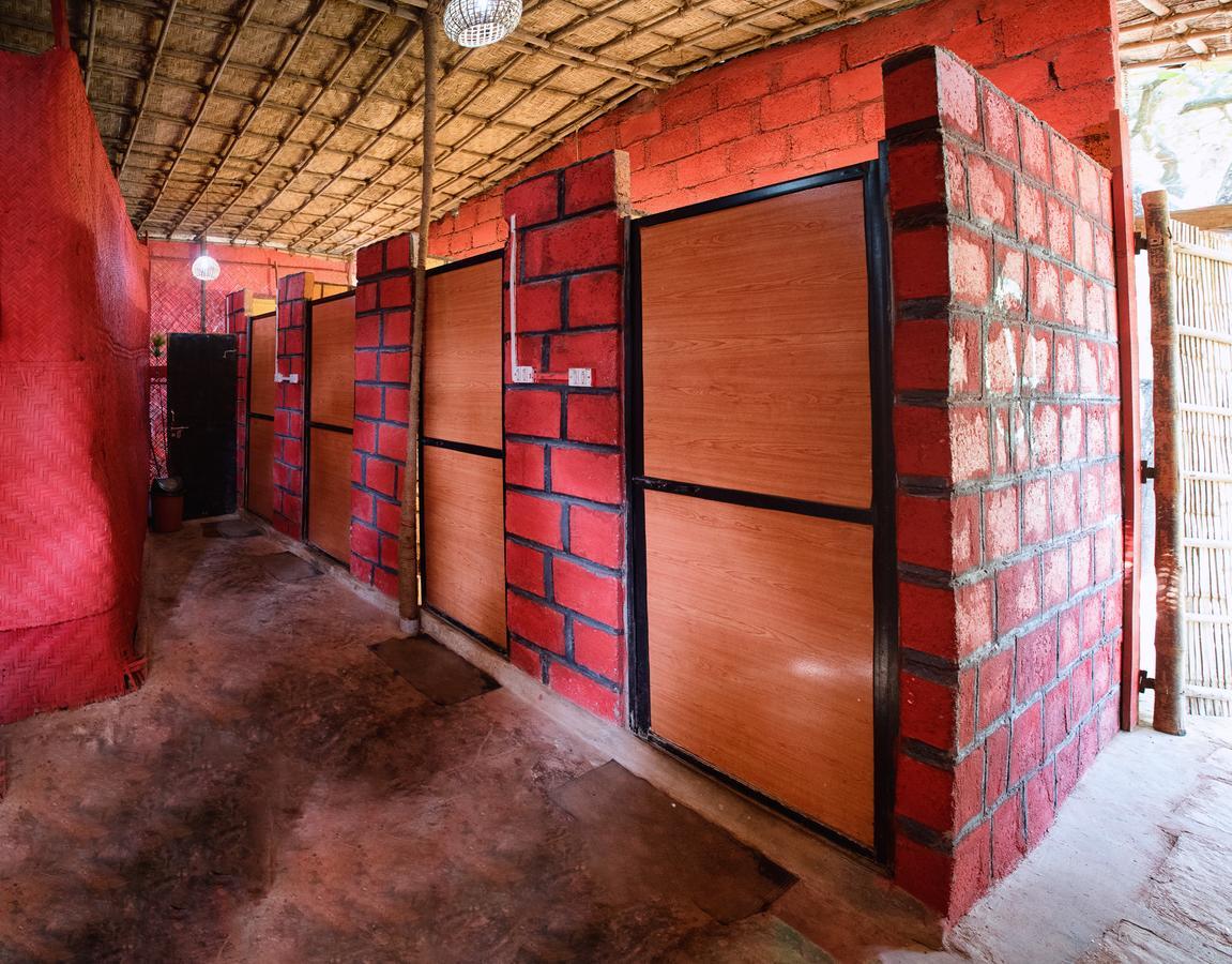 Bricks And Bamboo Hostel Anjuna Extérieur photo