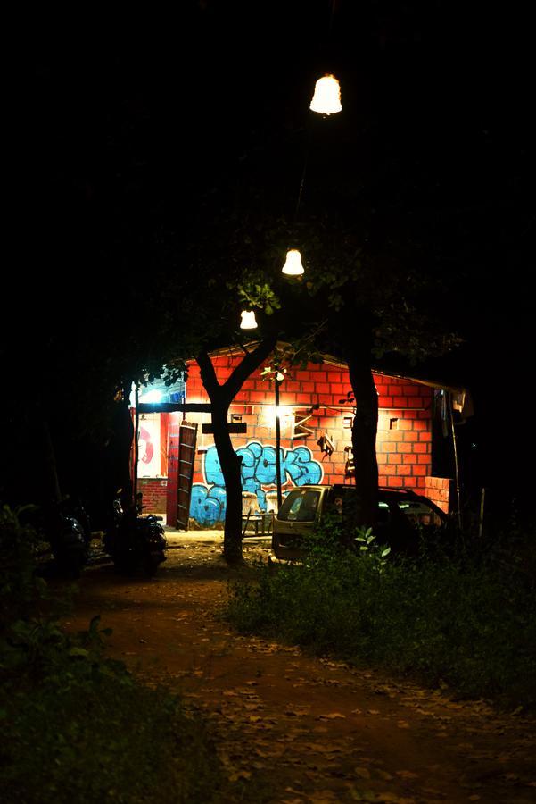 Bricks And Bamboo Hostel Anjuna Extérieur photo